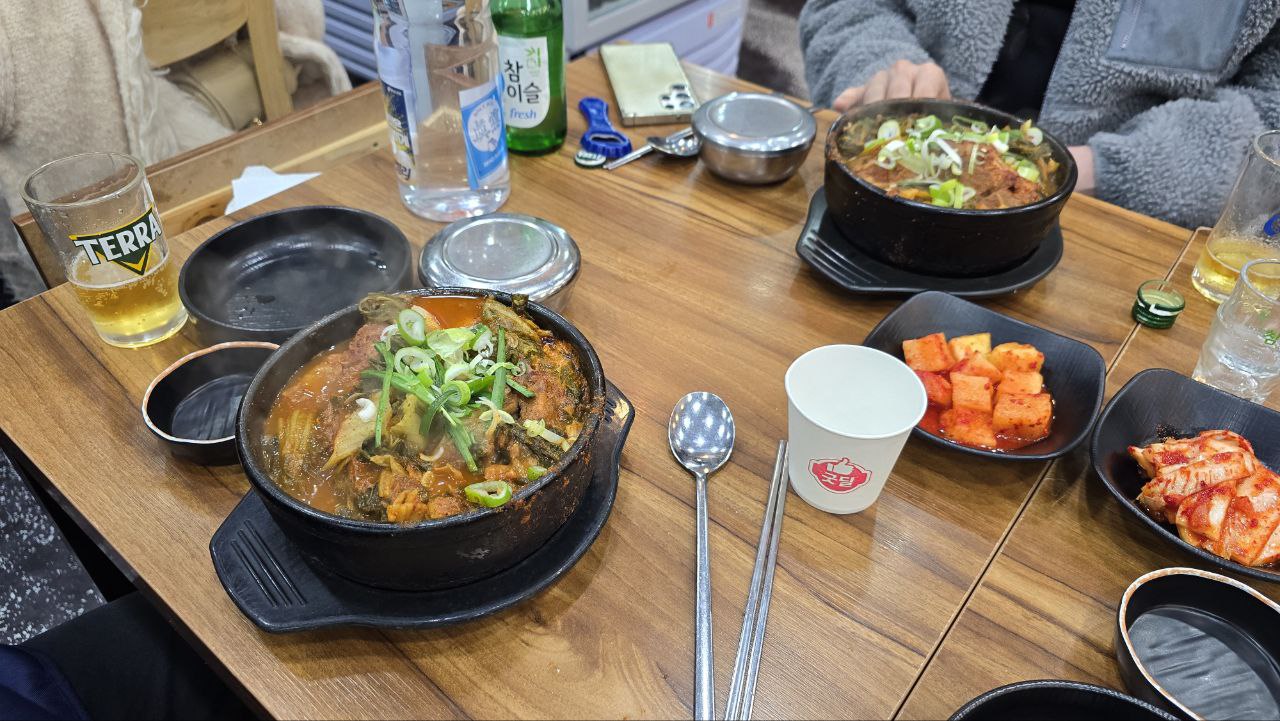 뼈해장국 뚝배기